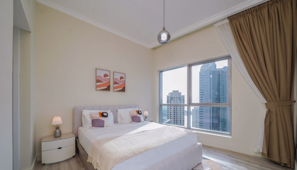 Chic Marina View Living in a Two Bedroom photo 3