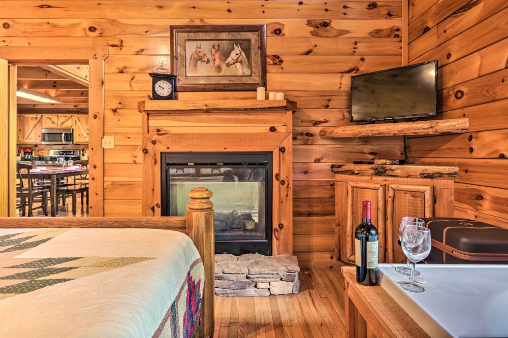 'sky Harbor' Sevierville Cabin w/ Hot Tub & Deck! view 2