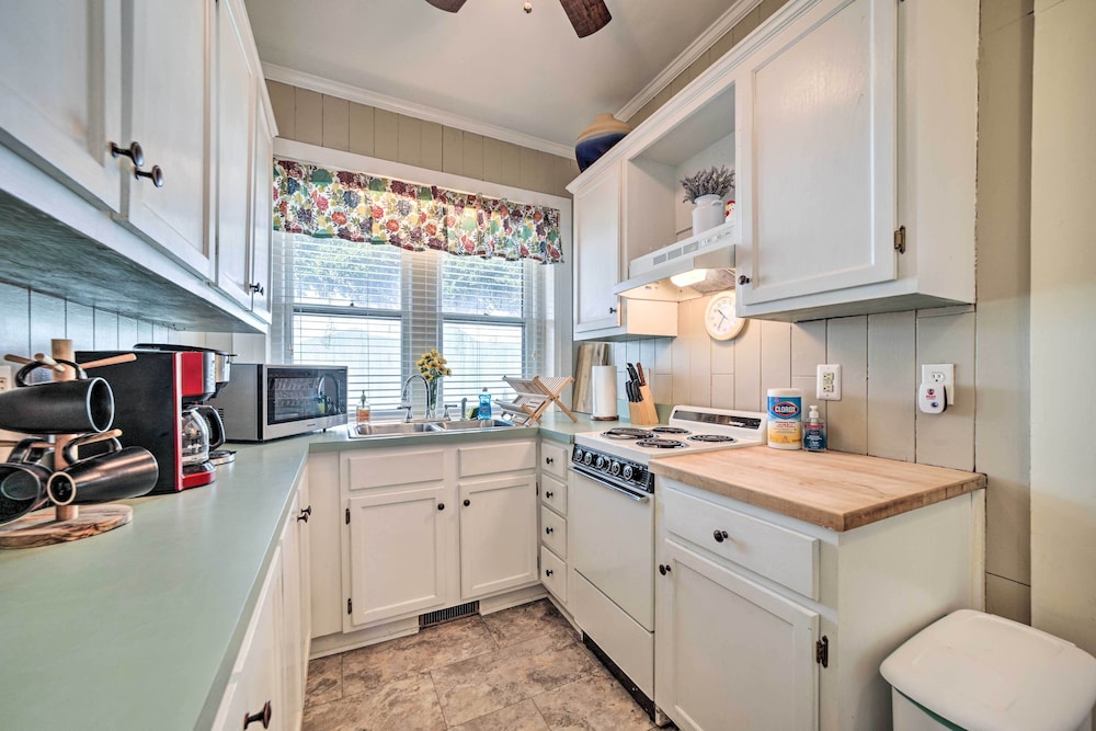 Quaint Home w/ Porch in Downtown Waynesville! view 5