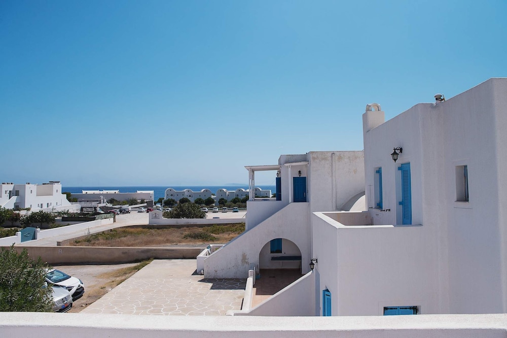 Kamari Sunset Escape With Santorini Views