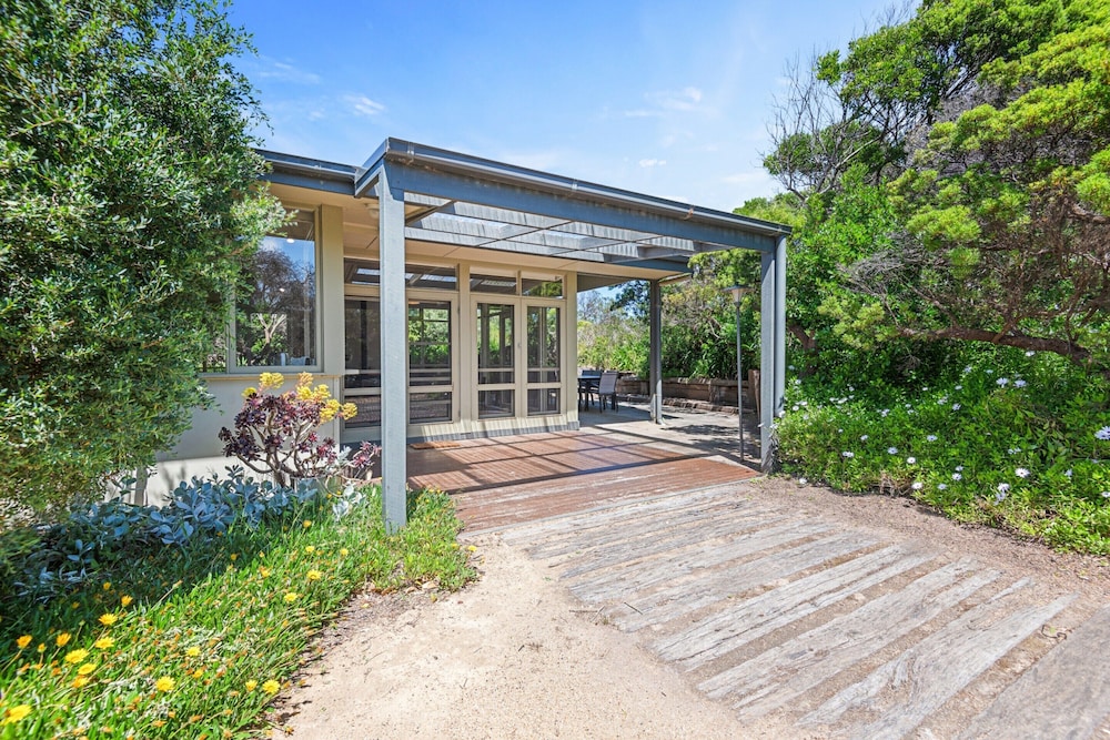 Spacious Coastal 4-bed Steps From the Sand