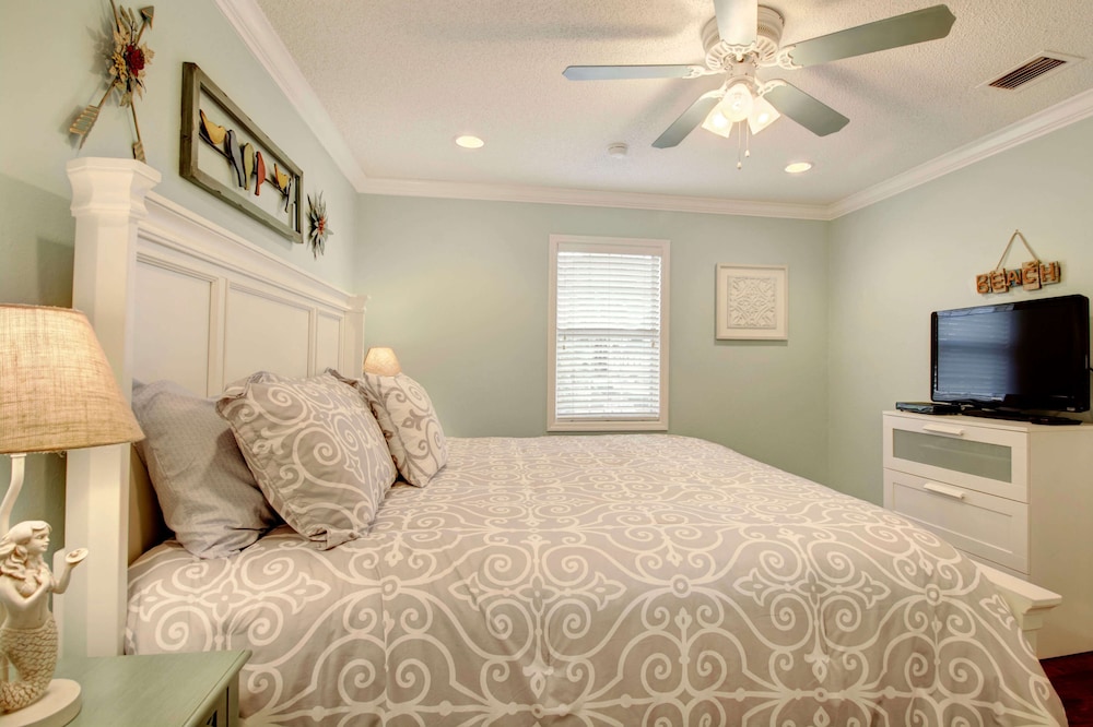 St Simons Island Vacations - Island Square 808 by Hodnett Cooper - Property Image 2