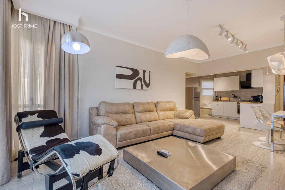 Grand Stay Apartment in Rehab City