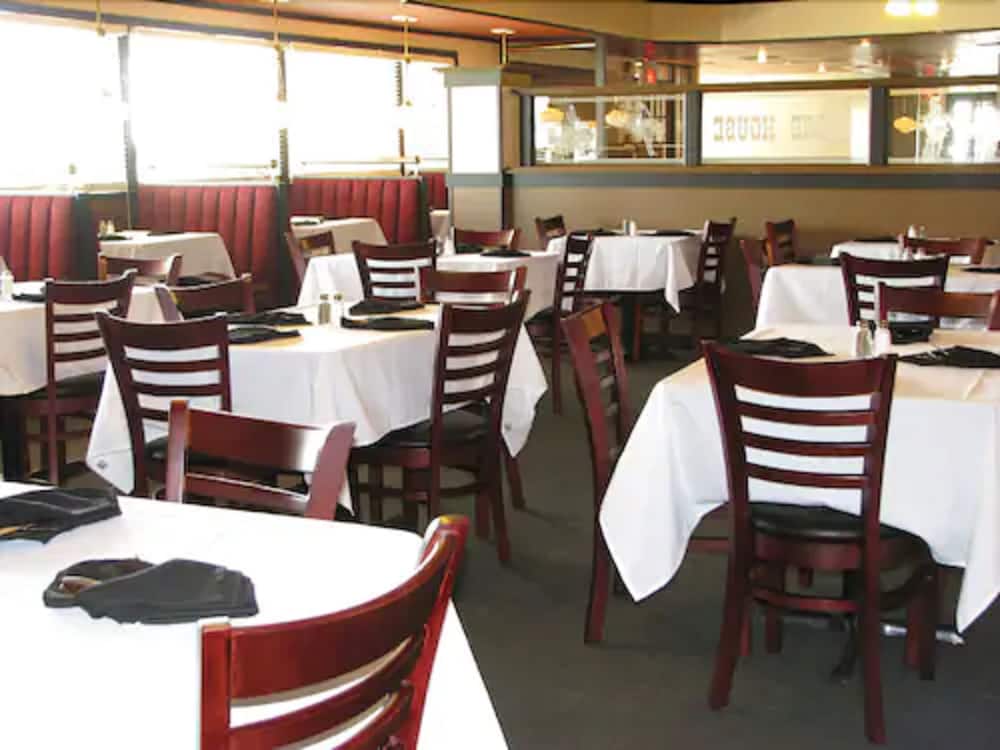 Dodge City Vacations - Dodge House Hotel  Convention Center - Property Image 12