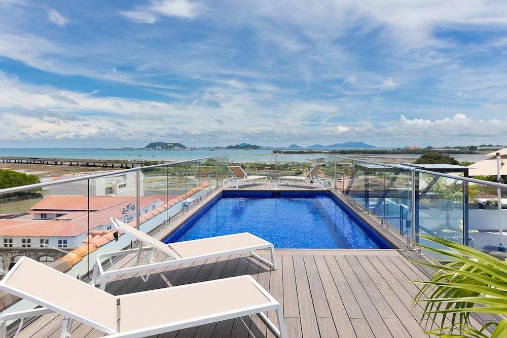 The Danian Condo by Acomodo Casco Viejo