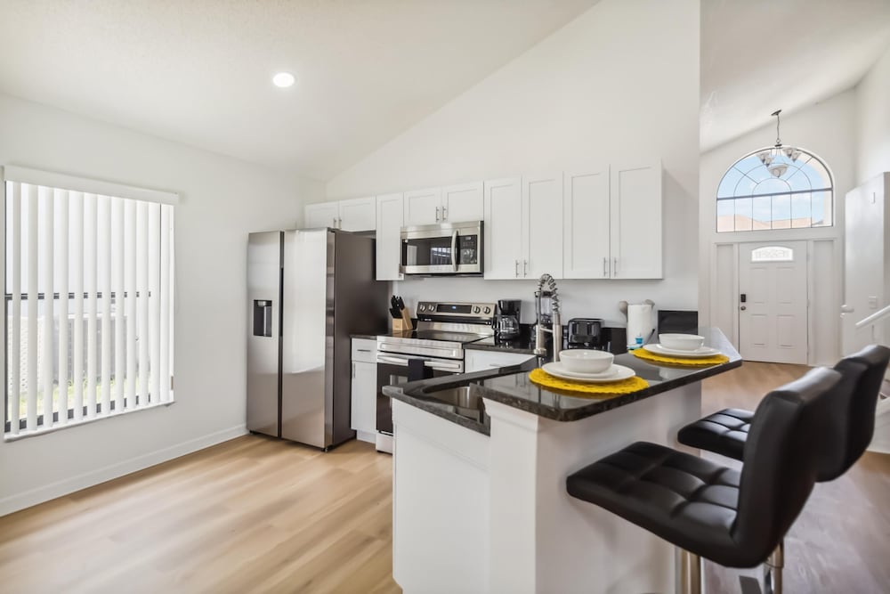 5/3 Private Pool House Near all Famous Attractions!!!