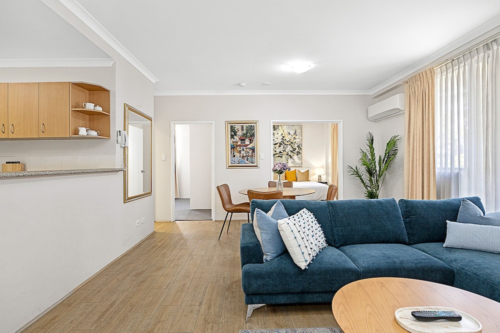 2bdr East Perth Getaway