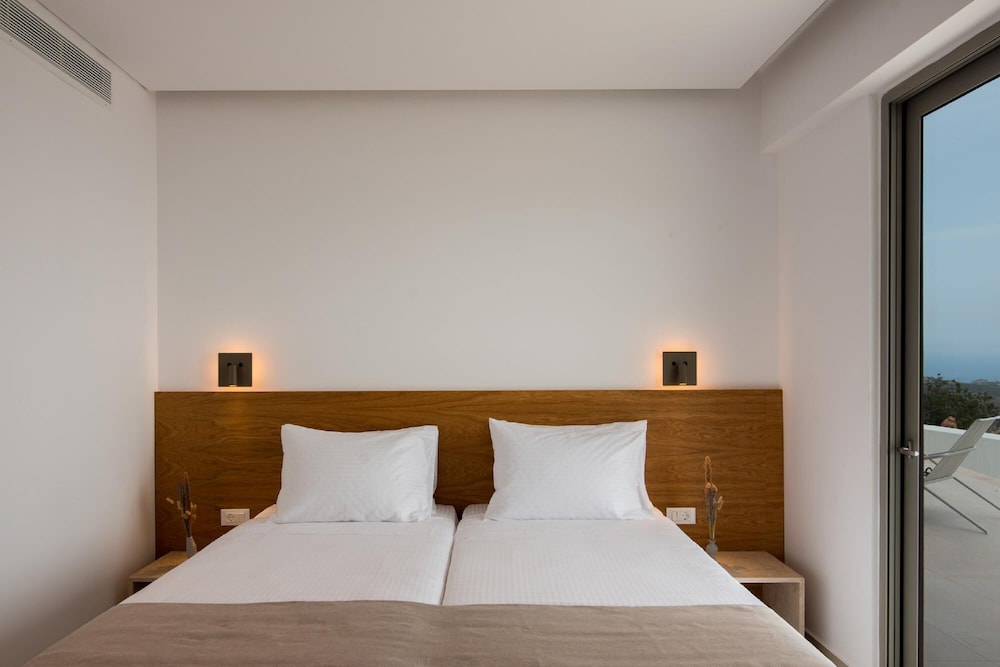 Plethora Luxury Suites photo 3