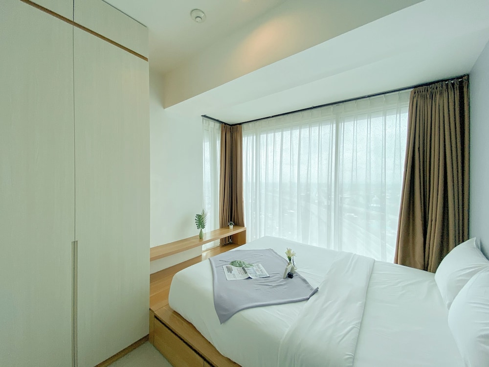Comfort And Spacious 2Br Grand Kamala Lagoon Apartment
