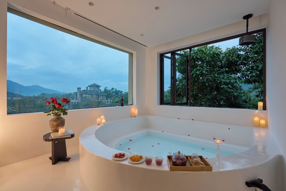 Miyue Shenzhen Tianlu Secret Wild Wizard Holiday Hotel