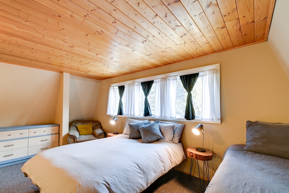 Cozy Ashford Home - 5 Mi to Rainier Nat'l Park!