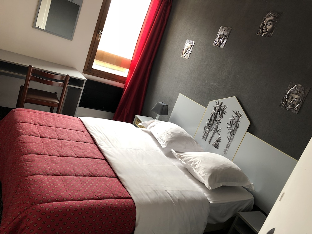 Norton Hotel - Property Image 5