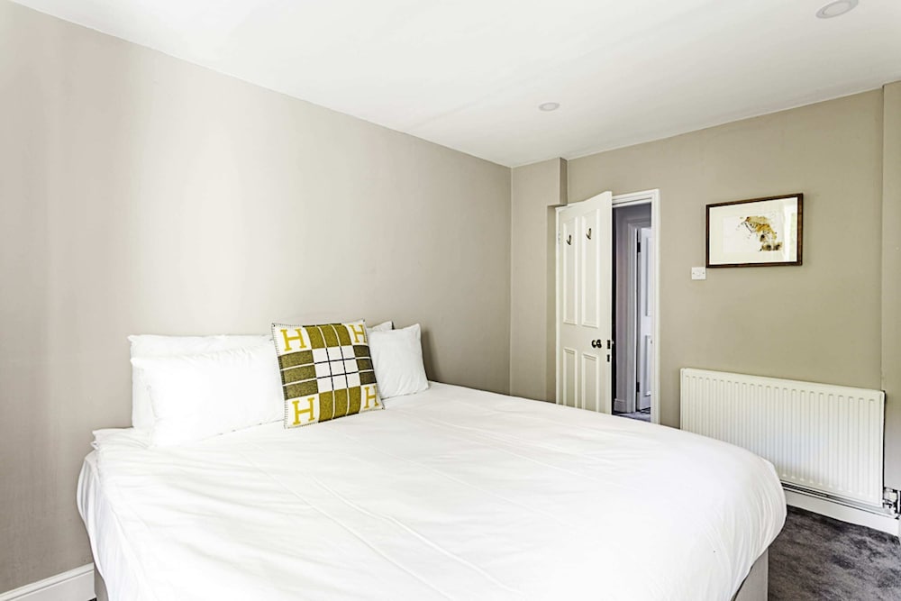 Idyllic Islington Flat view 3