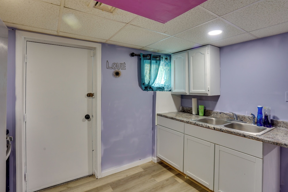 9 Mi to Midtown: Convenient Harrisburg Apt