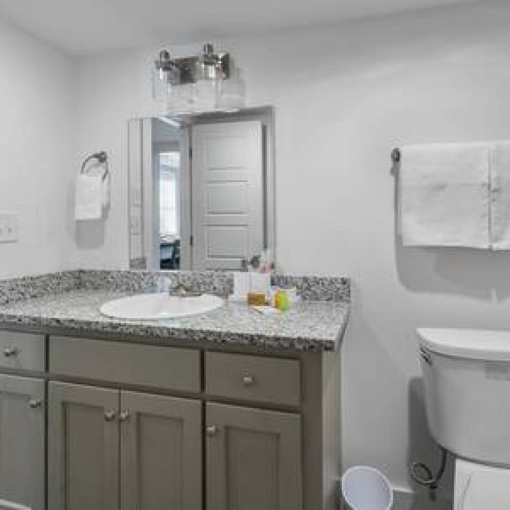 Modern Apt Close to Restaurants - Highland Golf view 2