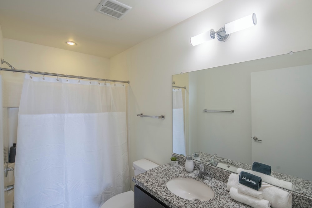 ROVE LIVING/KL - Roosevelt Point