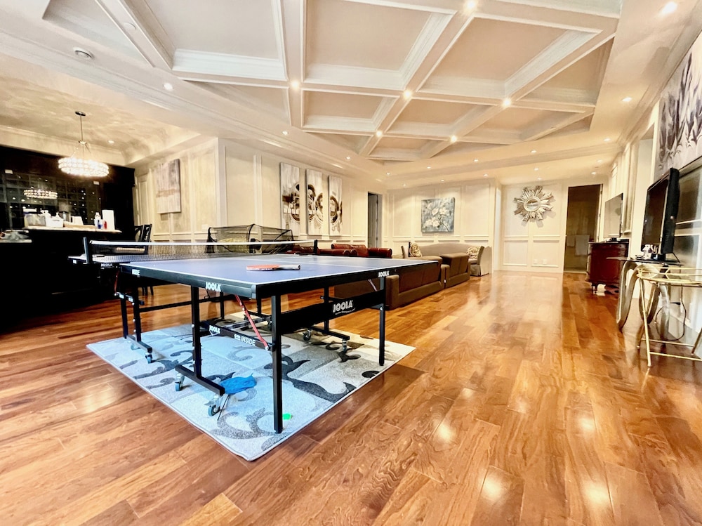 Vancouver Luxury Guest House - Image 5