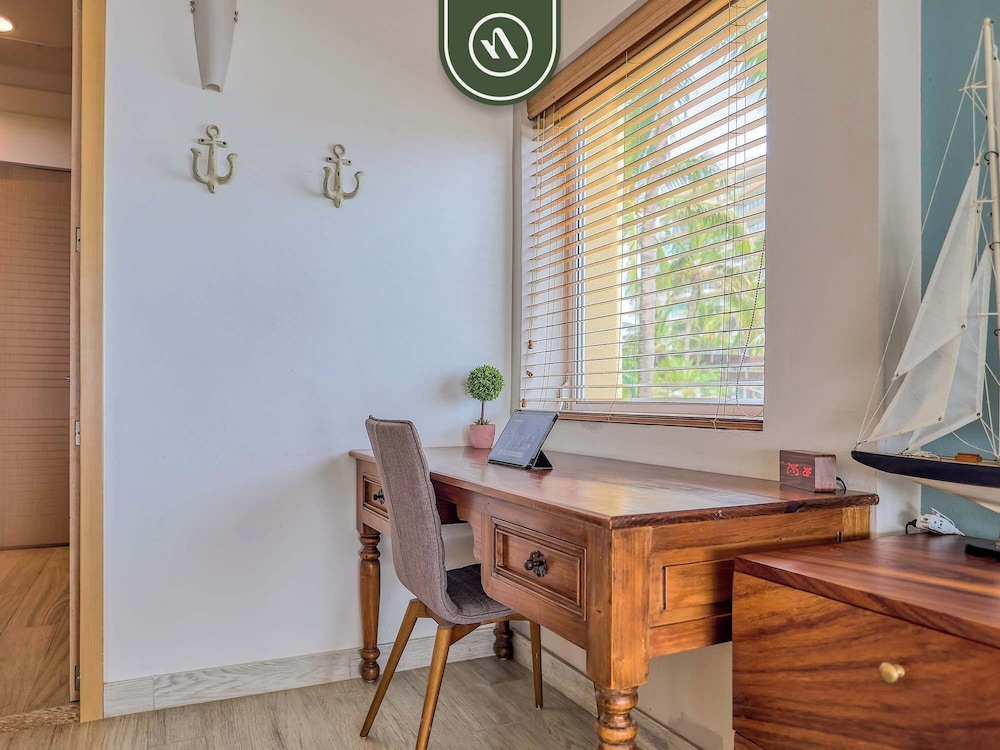 Luxury 4 BR Condo - Private Beachfront Deck With Pool