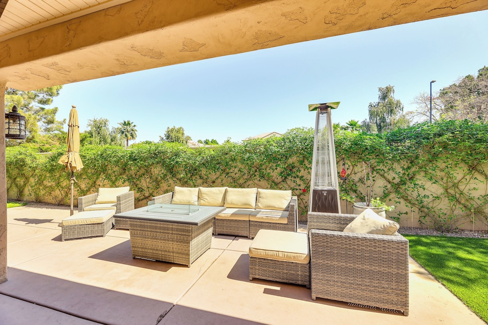 Val Vista Lakes Group Getaway: Lake & Pool Access!