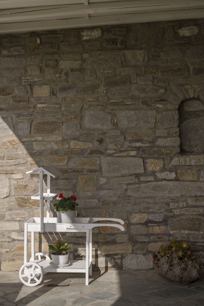Myrsini Traditional Hillside Cottage