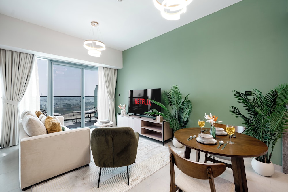KeyRock Living - Premium Apt with Pool