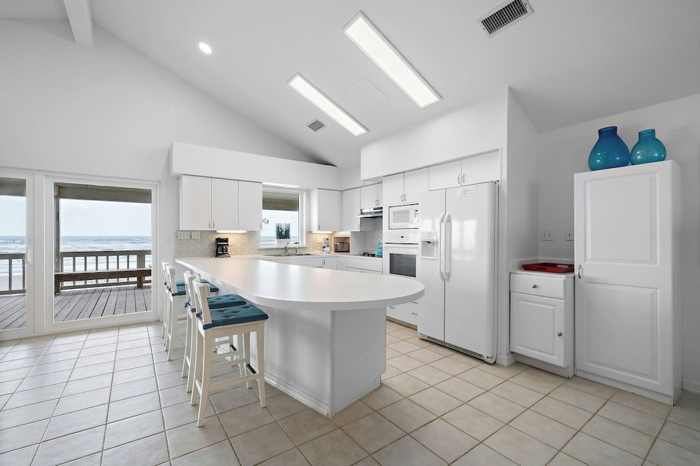 The Beach House by Ryson Vacation Rentals