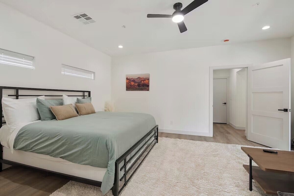 Desert Dream- Retreat with Heated Pool