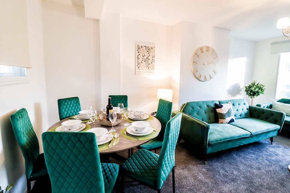 Lovely 3 Bedroom Maisonette