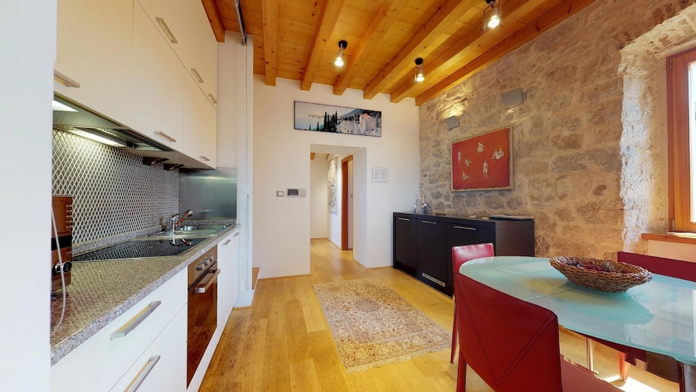 Riva and Diocletian Apartments