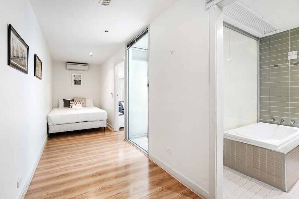 Corporate Stayz at Collins