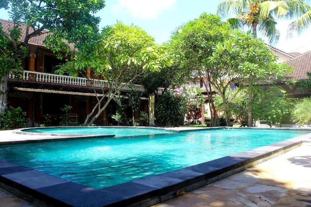 Budhi Beach Inn