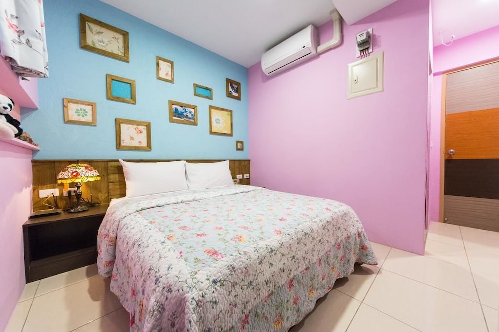 Sunrise Champs Hostel