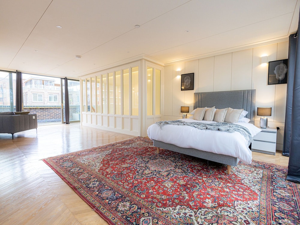 Five Bedroom Near Camden Arts Centre by Bevilla