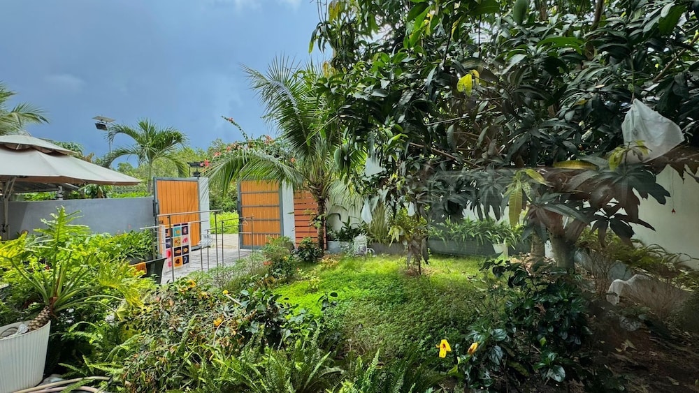 HOMESTAY HALONA