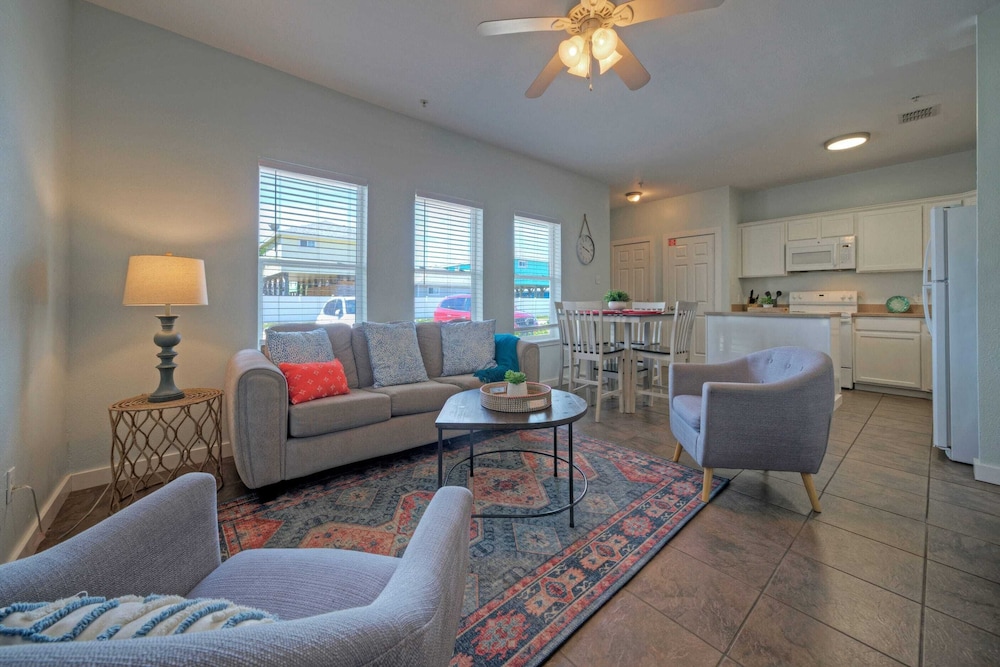 Sleeps 12 w/ Pool + Short Walk to Beach Costa Bahia Dual Retreat