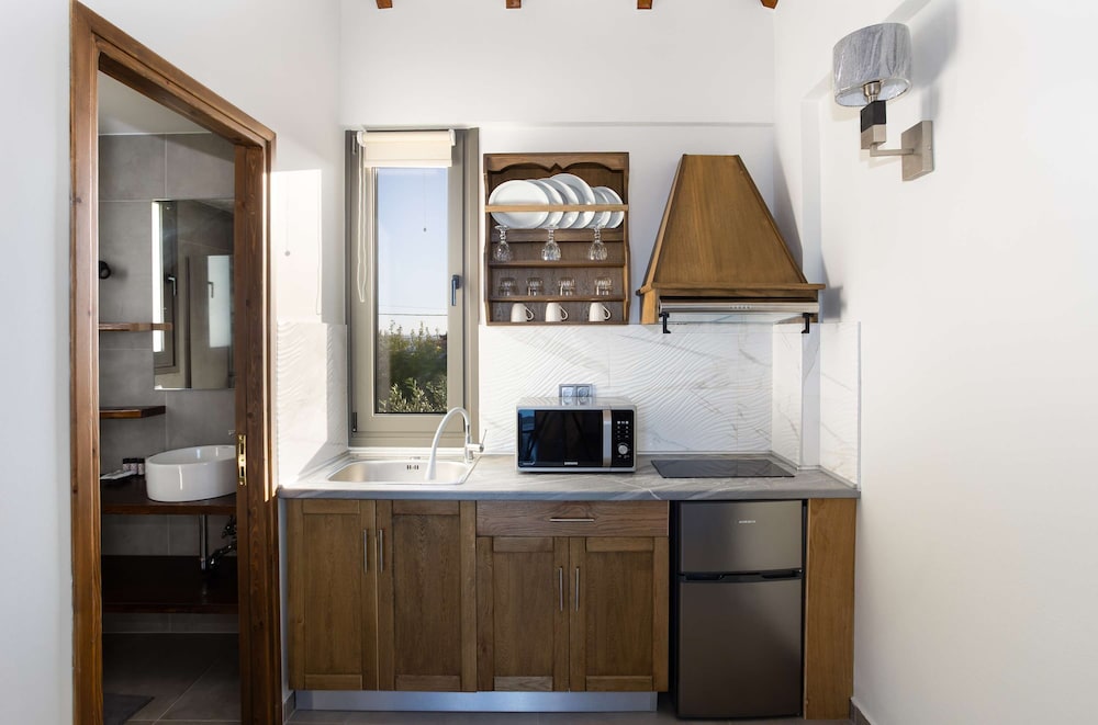 Eneos Boutique Residence - Koroni Garden Nest