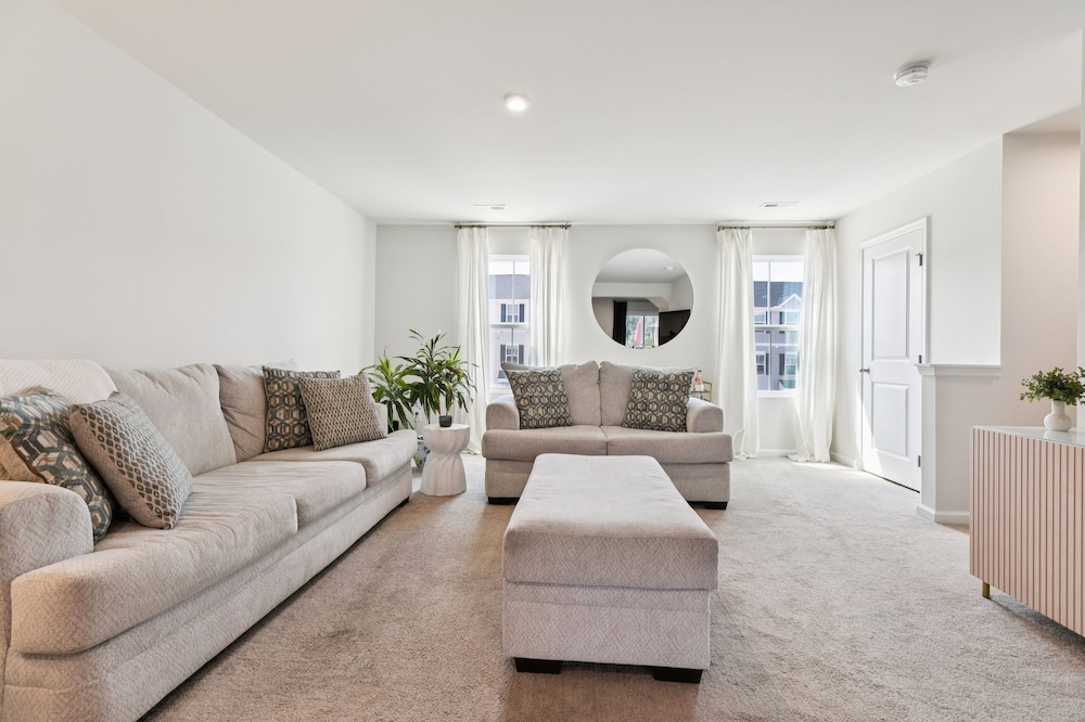 Modern Downtown Retreat Near Swamp Rabbit Trail 4 Bedroom Townhouse