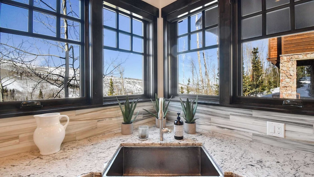 Ski-in Ski-out Deer Valley Hot Tub, Fire Pit, Views Silver Sun by Avantstay