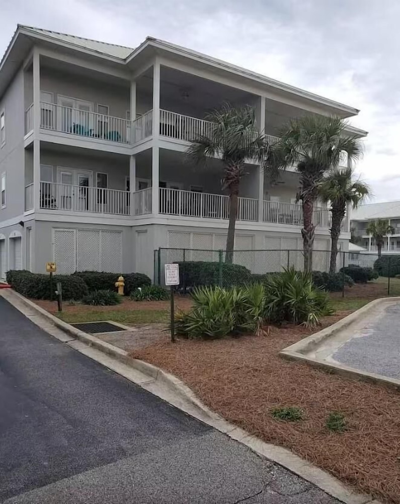 Pavilion Palms 105c- The Emerald Jewel
