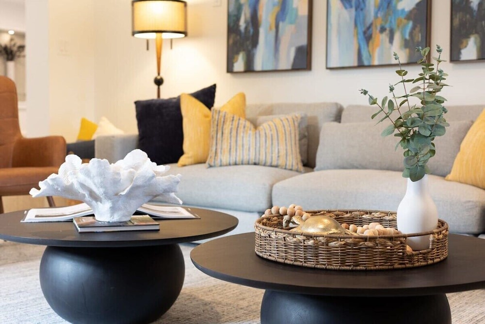 New Waterfront Oasis, Minutes to Beach, Eats, Shops