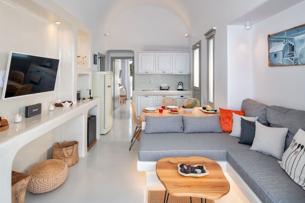 Serene Milestone Villa in Megalochori
