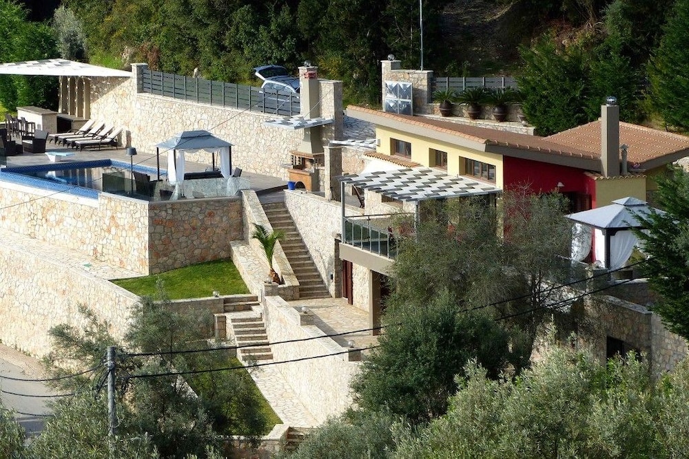Luxurious Villa Kastro