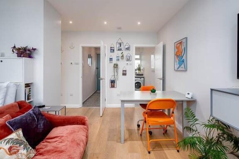 Stylish Brixton Hill Studio With Modern Charm