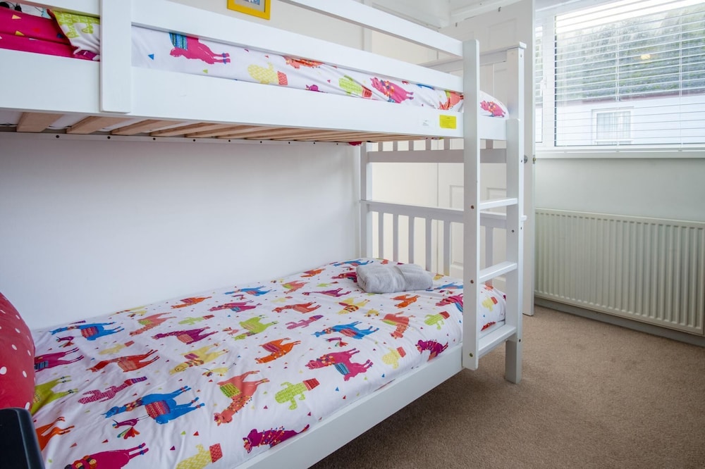 Taliesin - 5 Bedroom Holiday Home - Tenby