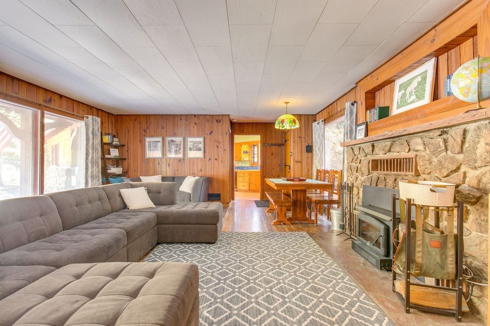 Charming Idaho Springs Retreat on Chicago Creek!