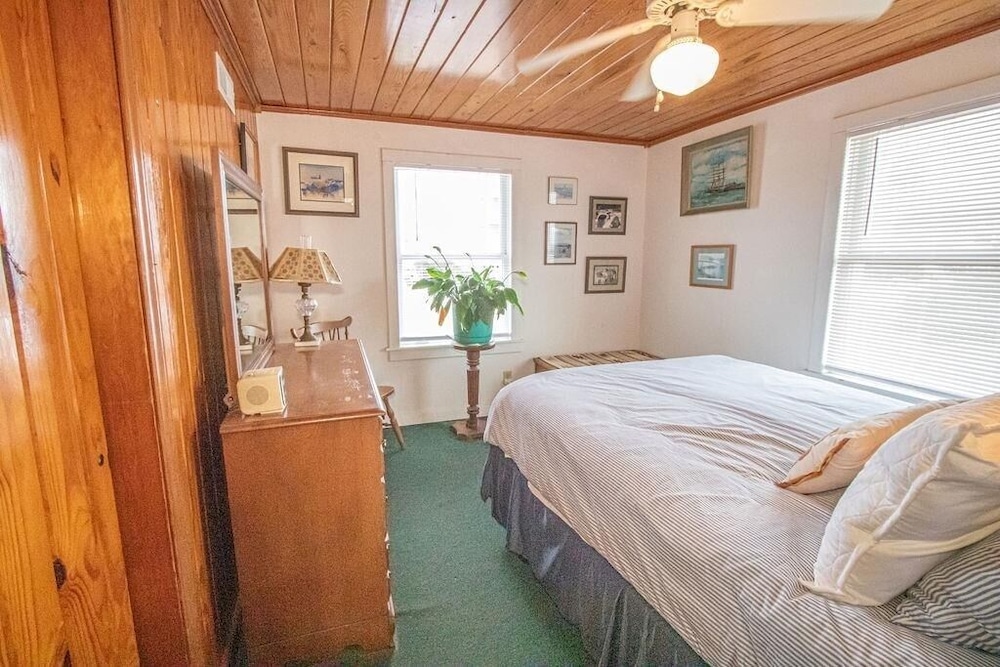 The Captain's Quarters 2 Bedroom Home by RedAwning view 3