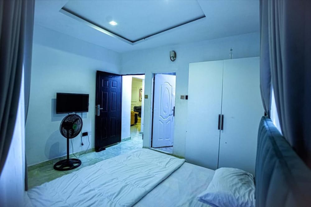Inviting 2-bed Apartment in Lagos view 2