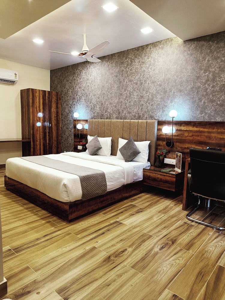 THE KASHI RESIDENCY