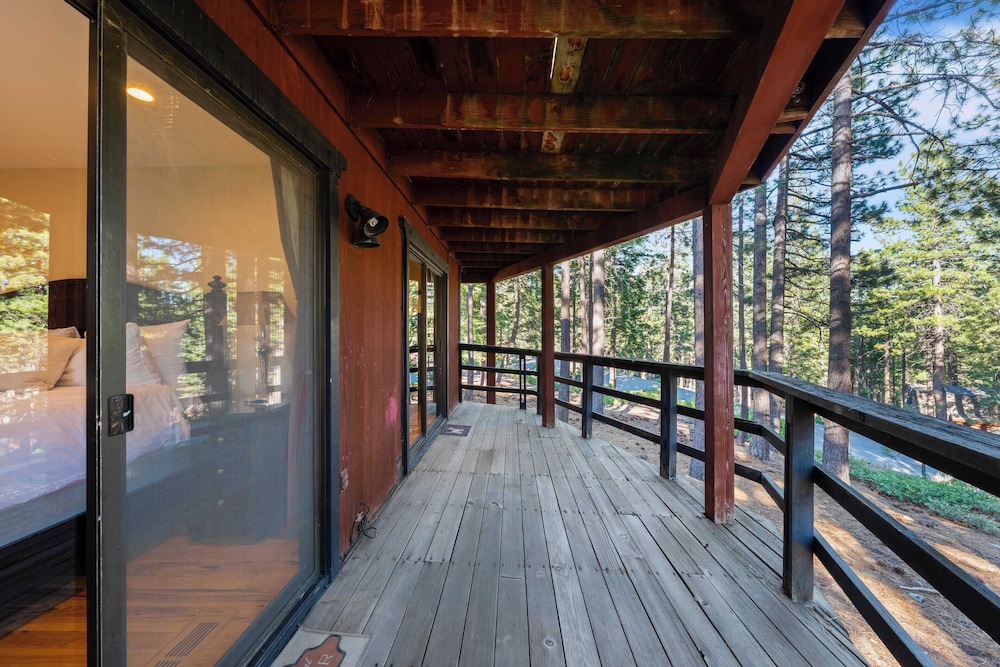 Secluded Incline Village Stay w/ Deck Near Diamond Peak & Lake Cloud 9 and 1/2 by Avantstay