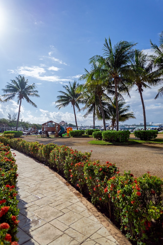 Sunset Marina Resort & Yacht Club